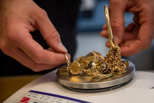 Cash for gold in Geeta Colony
